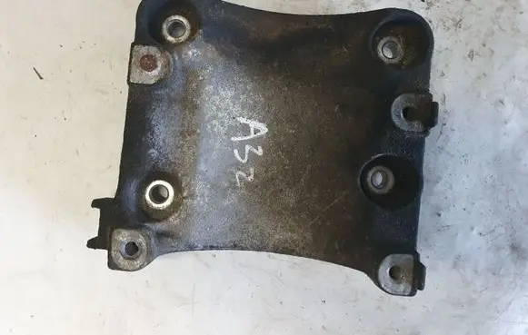 Toyota Aygo AB10 Engine mounting bracket NOCODE