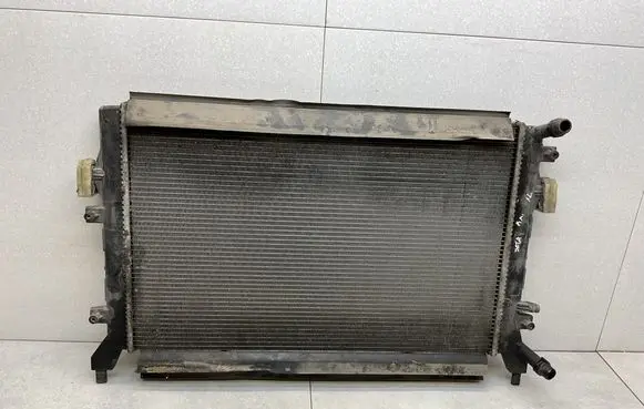 Volkswagen Jetta VI Coolant radiator 1K0121251BN