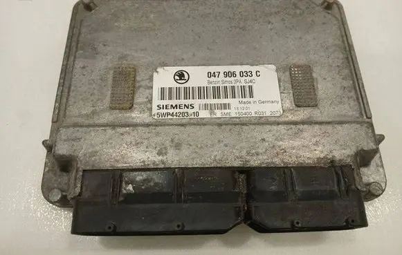 Skoda Fabia Mk1 (6Y) Engine control unit/module 047906033C 5WP44203