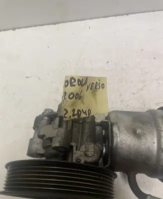 Toyota Corolla Verso E121 Power steering pump