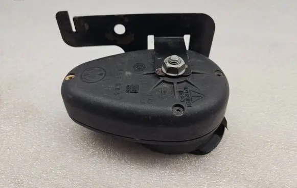 Volkswagen PASSAT B6 Alarm system siren 1J0951605
