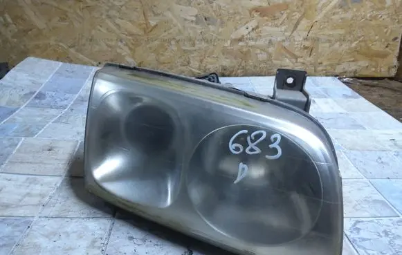 Hyundai Trajet Headlight/headlamp 921023A
