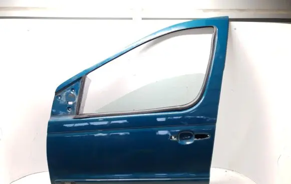 Mercedes-Benz Vaneo W414 Front door