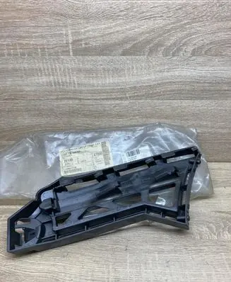 Volkswagen Touran I Front bumper mounting bracket 1T0807178
