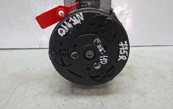 Dacia Sandero II Air conditioning (A/C) compressor (pump) S27647110 926006775R