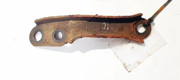 Engine mounting bracket