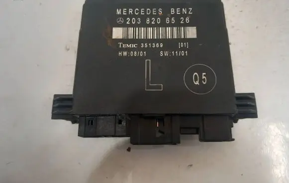Mercedes-Benz C W203 Door control unit/module 2038206526 351369
