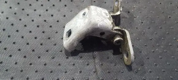 Ford Mondeo MK II Front door upper hinge