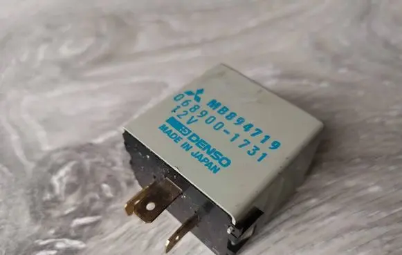 Mitsubishi Lancer Other relay MB894719 0689001731
