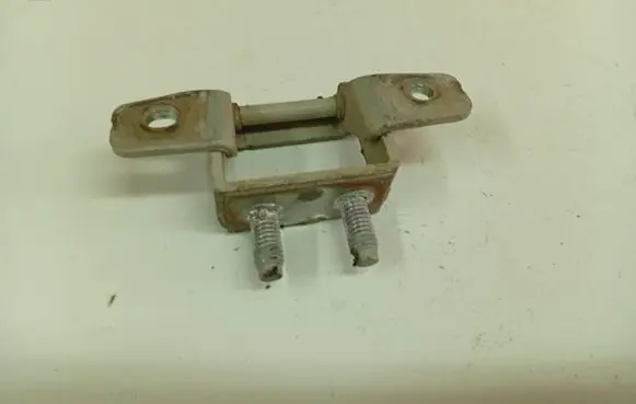 Hyundai i30 Rear door lower hinge