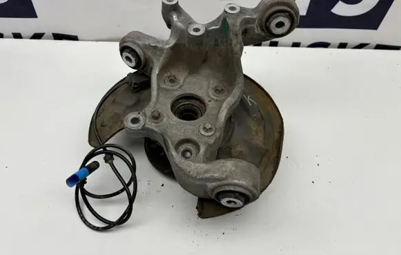 Mercedes-Benz GLA W156 Rear wheel hub 2460006