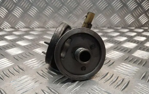Renault Clio III Oil filter mounting bracket FL514