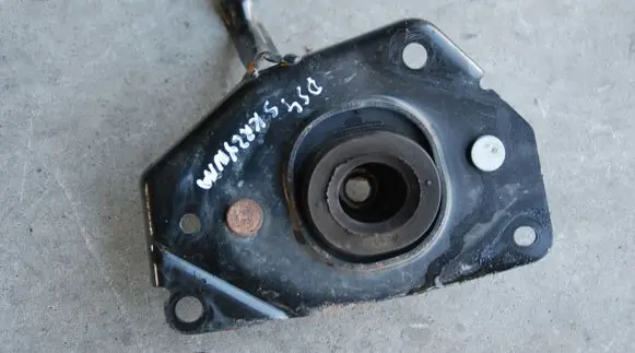 Citroen DS4 Engine mounting bracket