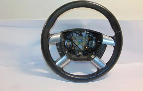 Ford Focus Steering wheel 1500628 4M513600CL3ZHE 4M513600CL