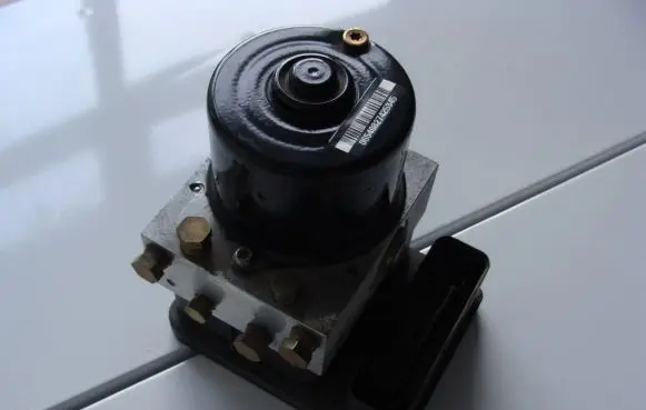Ford Focus ABS Pump 3M51-2C405-DB
