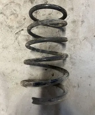 Nissan X-Trail T30 Rear coil spring