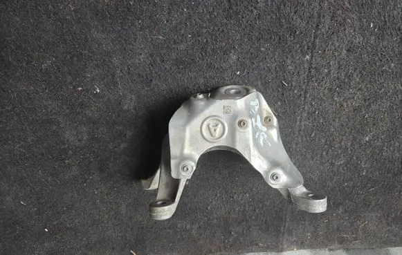 BMW X5 G05 Engine mounting bracket 6861556 6876216