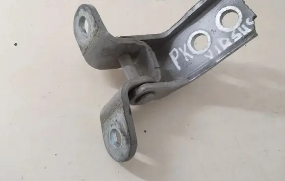 Toyota Avensis T270 Front door upper hinge