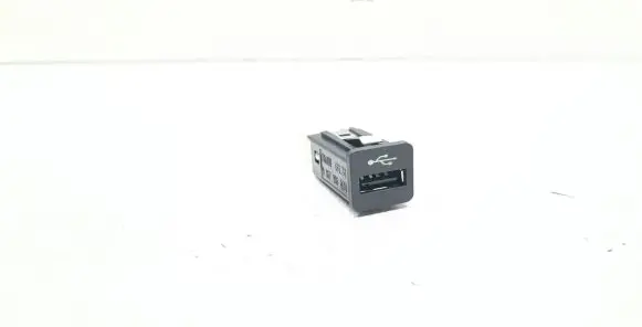 BMW 5 GT F07 USB socket connector 9167196 61319167196