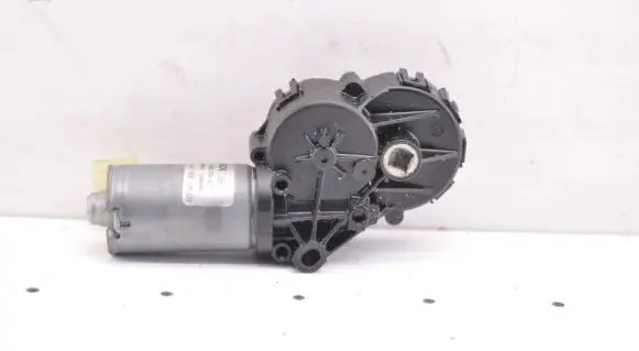 BMW 5 E60 E61 Seat adjustment motor 9168745 0390204007