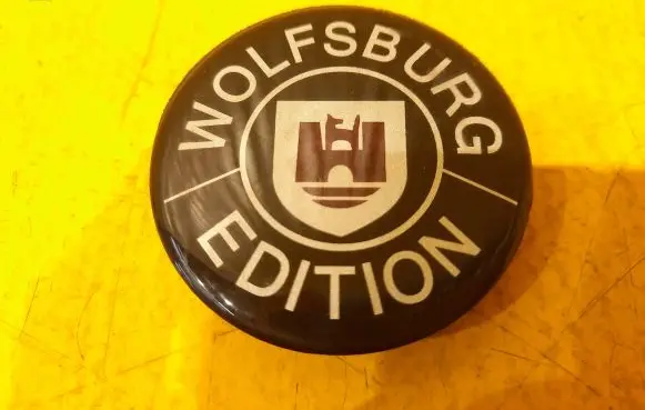 Volkswagen Golf II Original wheel cap 35M004