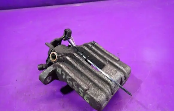 Volkswagen Golf IV Rear brake caliper