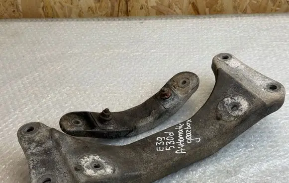 BMW 5 E39 Gearbox mounting bracket 1096105 22321096105