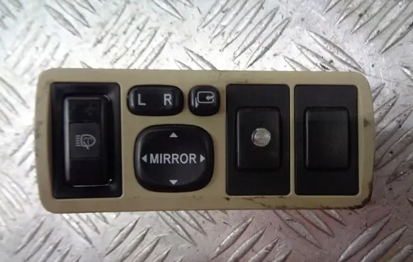 Toyota Avensis T250 Wing mirror switch