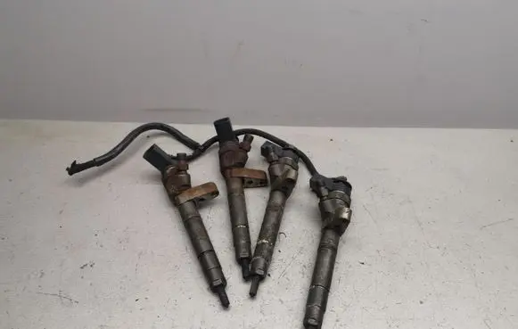 Mercedes-Benz A W169 Fuel injectors set 0445110167 A6400700787