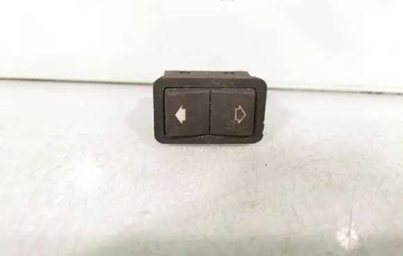 BMW 5 E39 Electric window control switch 8368974