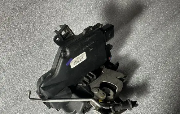 Audi A4 S4 B6 8E 8H Rear door lock 8E0839016C