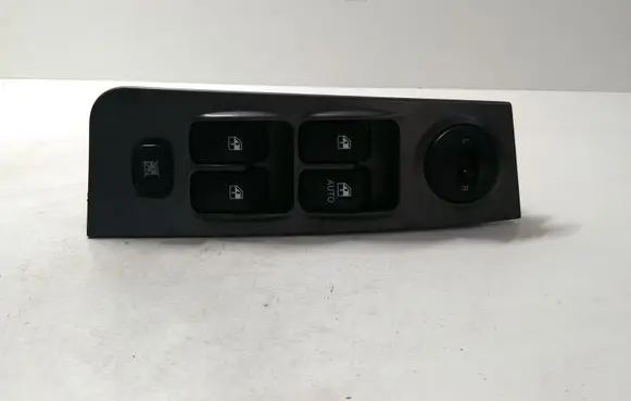 Hyundai Matrix Electric window control switch 9357017600