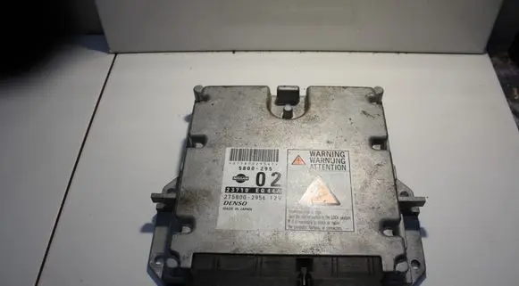 Nissan X-Trail T30 Engine control unit/module 23710EQ44A 2758002956