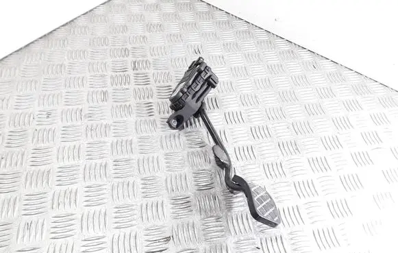 Audi A4 S4 B7 8E 8H Accelerator throttle pedal 8E2721523C