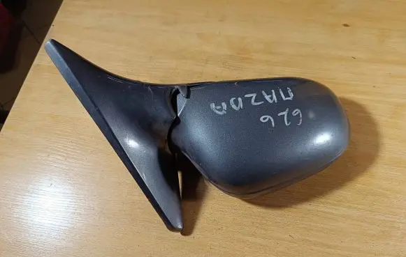 Mazda 626 Front door electric wing mirror E13010519