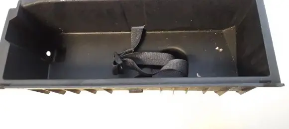 Glove box