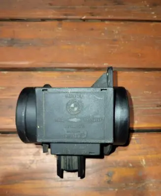 BMW 5 E39 Mass air flow meter 72218400 2246084
