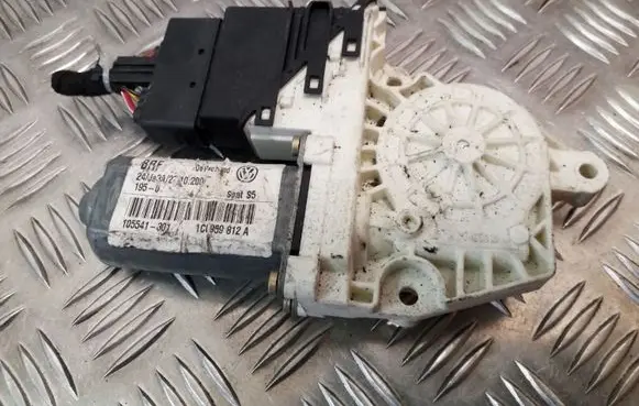 Seat Leon (1M) Rear door window regulator motor 1C0959812A 7746002301 9776105407301