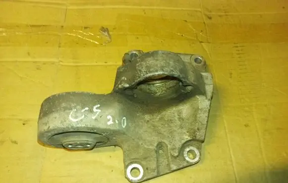 Engine mount bracket