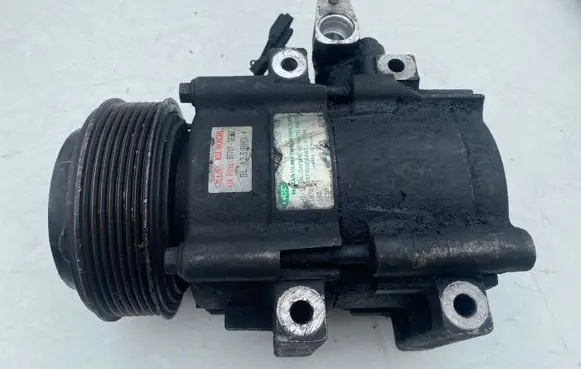 KIA Sorento Air conditioning (A/C) compressor (pump) 977013E350