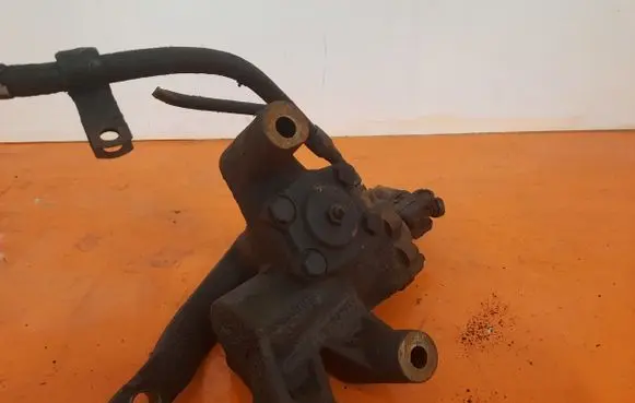 Volkswagen PASSAT B5 Steering rack TAS302595