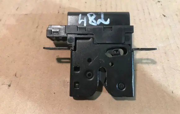 Peugeot 407 Tailgate window lock/catch/latch VALEO