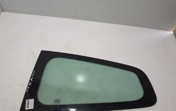 Renault Clio III Rear side window 8200427804