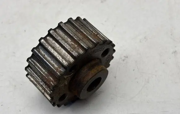 Volkswagen PASSAT B5 Crankshaft pulley 028105263A