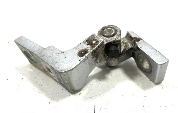 Audi A3 S3 A3 Sportback 8P Front door upper hinge A046573