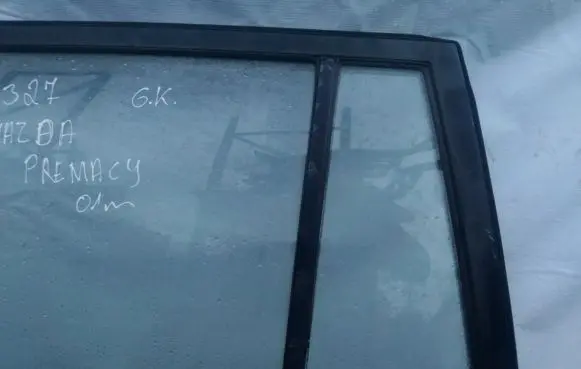 Rear vent window glass