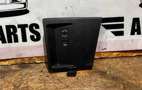 BMW X1 F48 F49 USB socket connector 9292744EUROPA