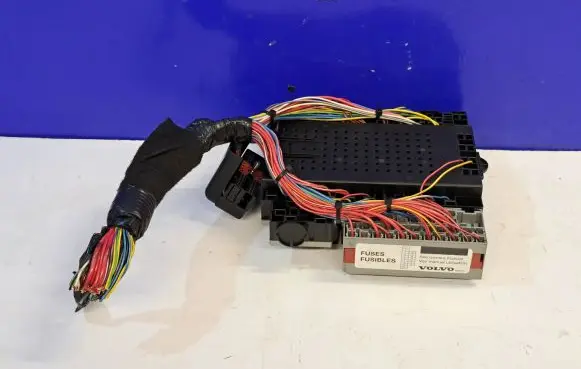 Volvo V70 Fuse module 8688153 8645729