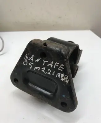 Hyundai Santa Fe Engine mount bracket 2183226220