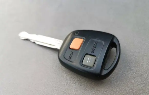 Toyota Avensis T220 Ignition key/card 0007937 00T108